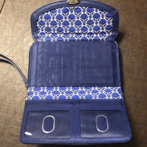 Adorable zip-around Vera Bradley clutch wallet - Picture 3 of 4